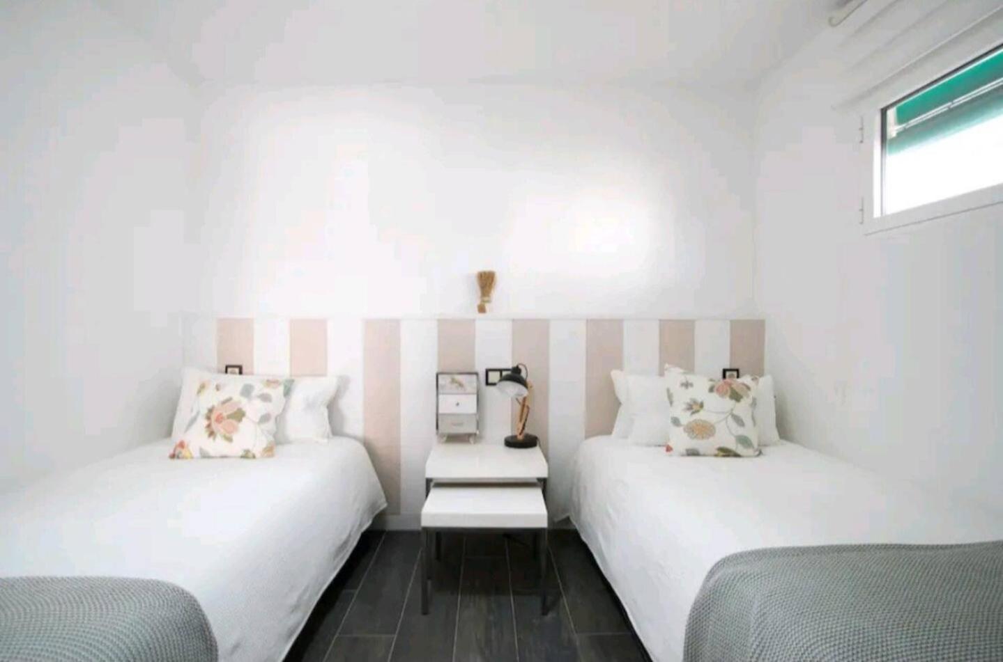 Stylish & Fully Furnished 3 Bedrooms Flat -4 Min Walk To Beautiful Beach Alicante Exterior foto