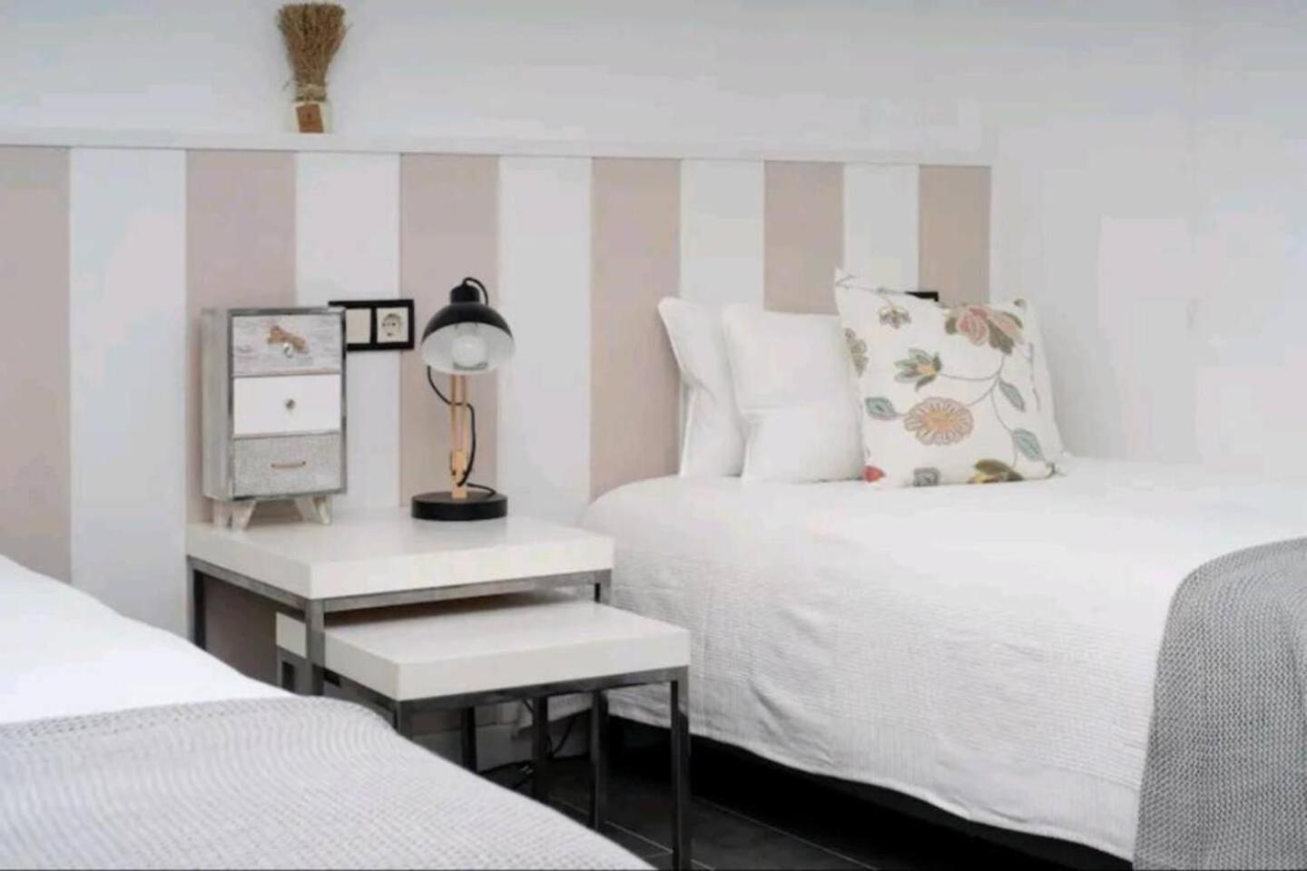 Stylish & Fully Furnished 3 Bedrooms Flat -4 Min Walk To Beautiful Beach Alicante Exterior foto
