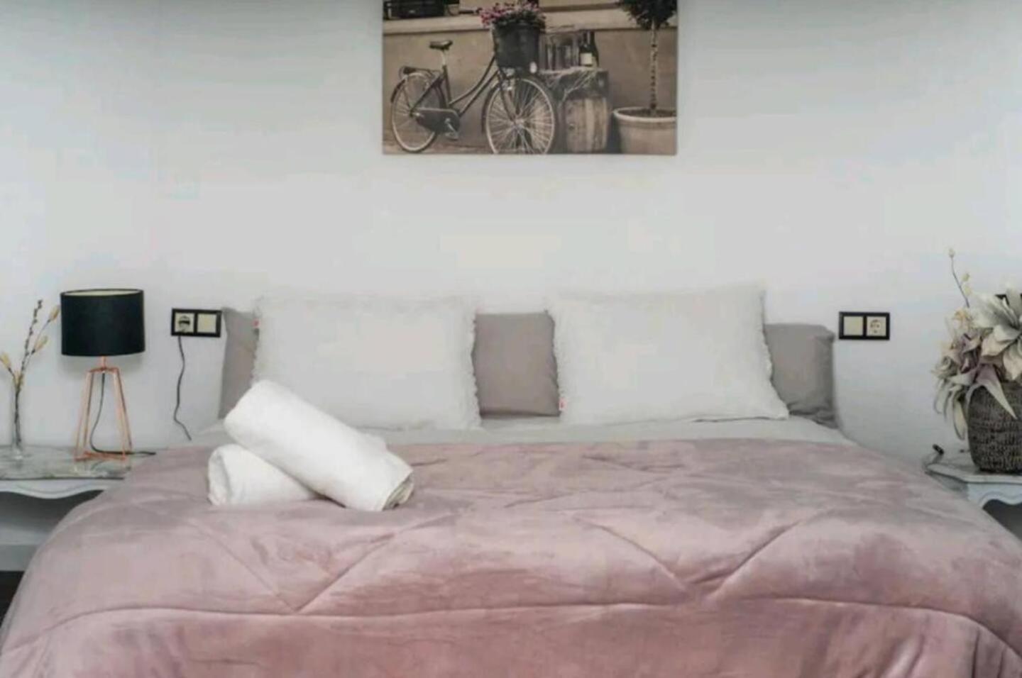 Stylish & Fully Furnished 3 Bedrooms Flat -4 Min Walk To Beautiful Beach Alicante Exterior foto
