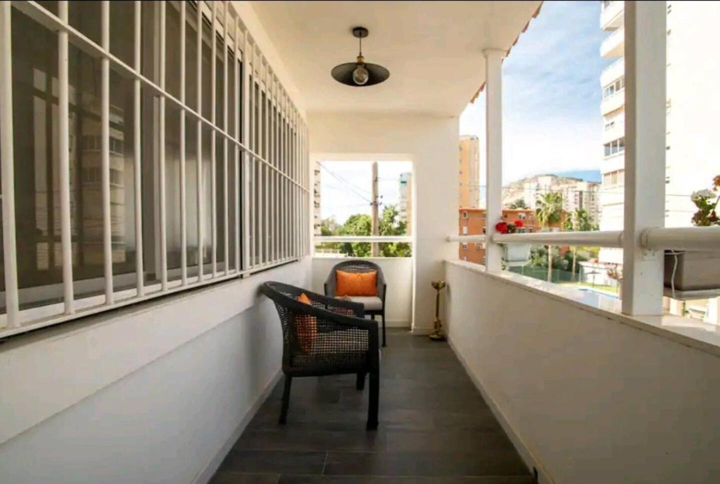 Stylish & Fully Furnished 3 Bedrooms Flat -4 Min Walk To Beautiful Beach Alicante Exterior foto