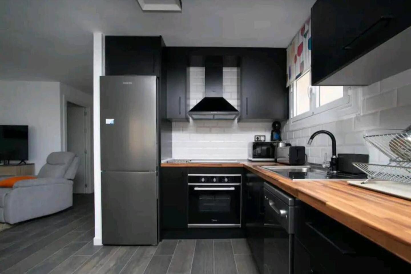 Stylish & Fully Furnished 3 Bedrooms Flat -4 Min Walk To Beautiful Beach Alicante Exterior foto
